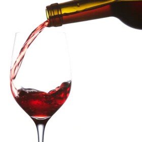 "Protocolli operativi per i vini rossi da utilizzare nelle annate difficili della raccolta fino alla fase precedente l'imbottigliamento"